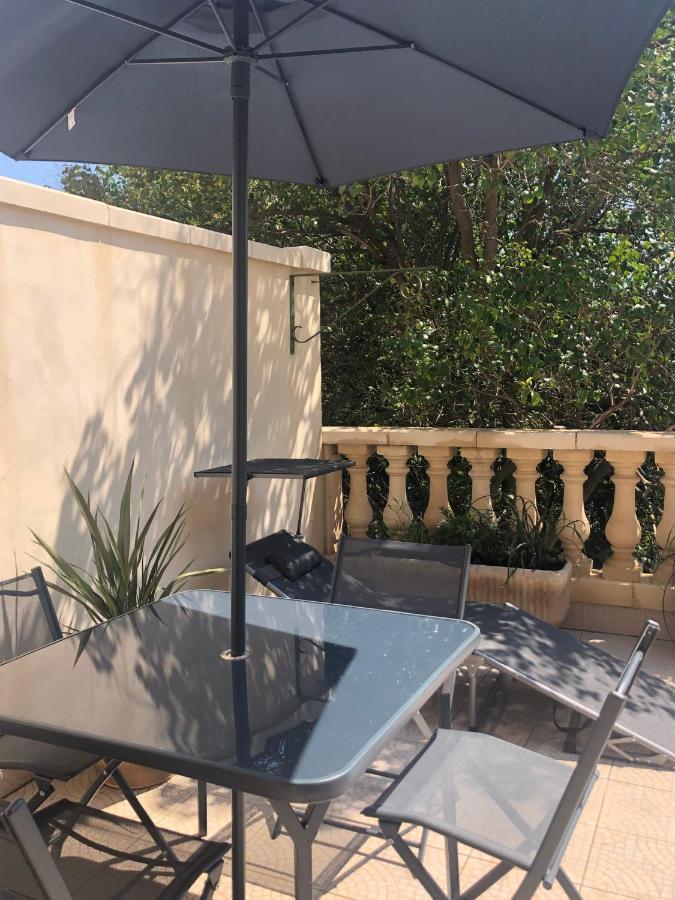 Cote Jardin Est Un Spacieux Et Lumineux T3, Entierement Renove, A 2 Pas De L'Herault Et A 10Min Du Bord De Mer Proche Du Centre Historique Et Du Fabuleux Chateau Laurens, Vous Apprecierez Le Calme De Sa Belle Terrasse Et La Vue Superbe Sur Le Jardin Агд Екстер'єр фото
